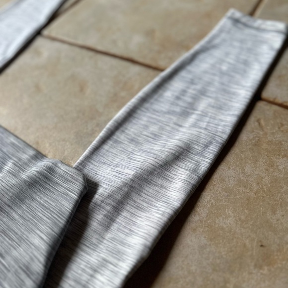 lululemon women’s leggings sizes 2 and 4 - Picture 12 of 12